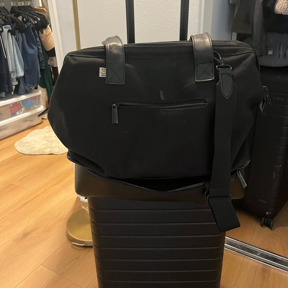 Beis Mini Weekender in Black with detachable bottom